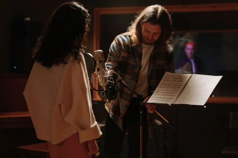 Work With Others Without Losing Yourself: The Smart Artist's Guide to Collabs That Actually Hit